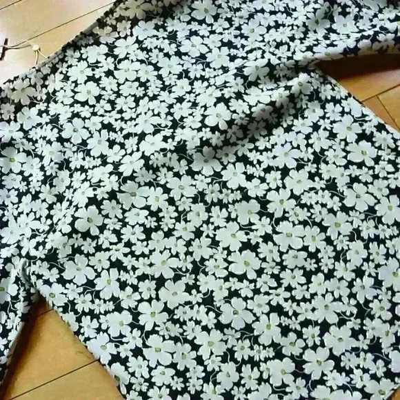 Rebecca Taylor | Black & White Floral Drawstring Paige Fleur V-Neck Top Size 0 - Picture 12 of 12
